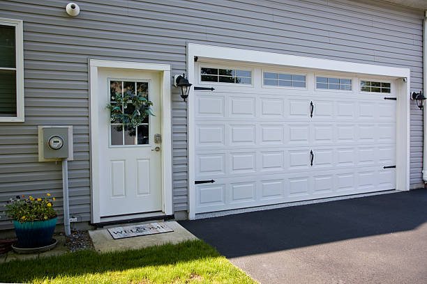 24/7 Emergency Garage Door Panel Replacement experts in Monte Sereno, CA